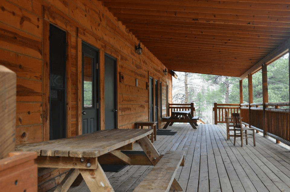 Camper-Lodge-Porch